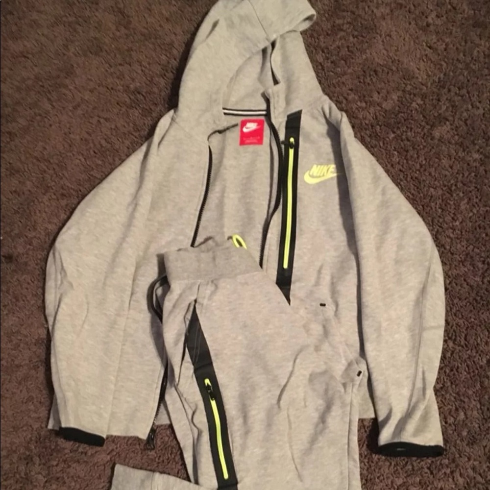 Nike set kids size large